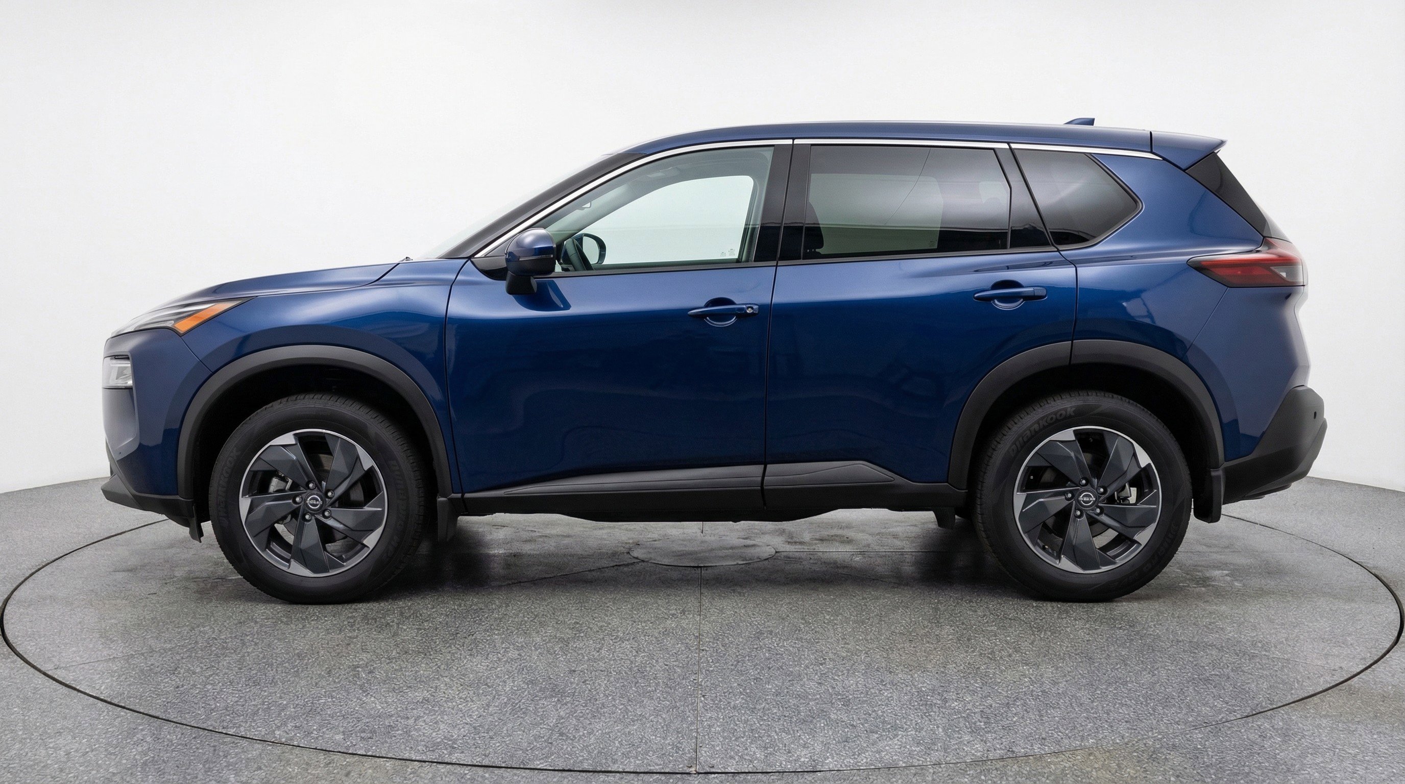 Used 2025 Nissan Rogue SV image 5