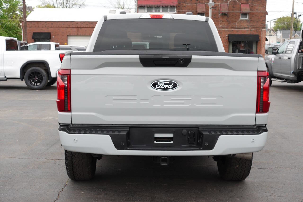Used 2024 Ford F150 XLT w/ XLT Black Appearance Package AWD/4WD image 8