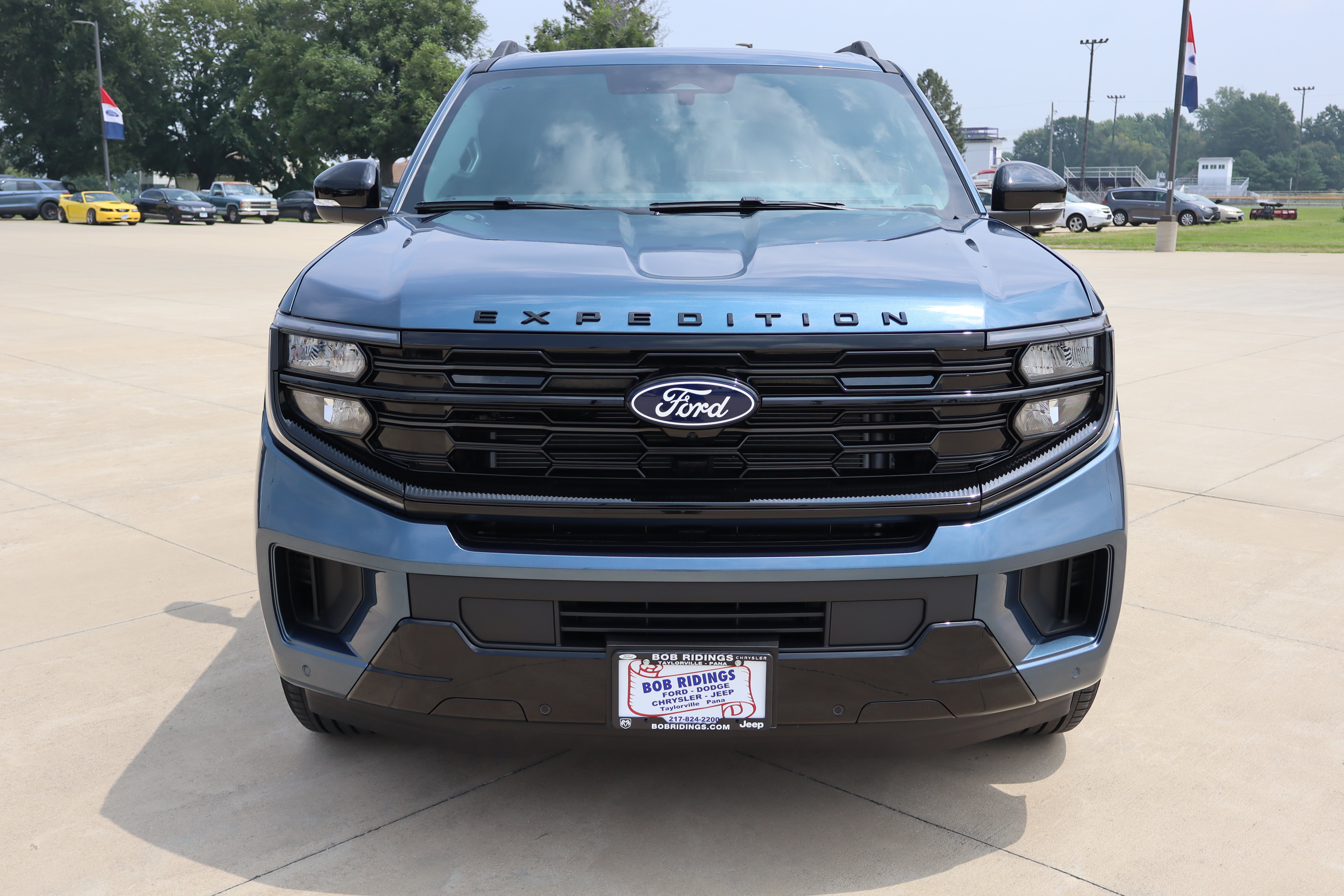 New 2027 Ford Expedition Platinum w/ Stealth Performance Package AWD/4WD image 2