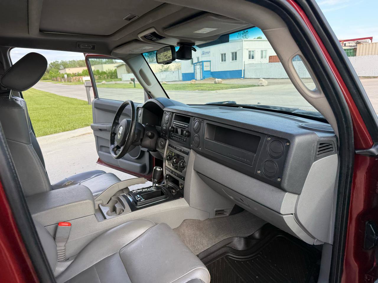 Used 2007 Jeep Commander Sport AWD/4WD image 25