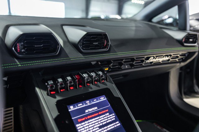 Used 2021 Lamborghini Huracan EVO RWD image 42