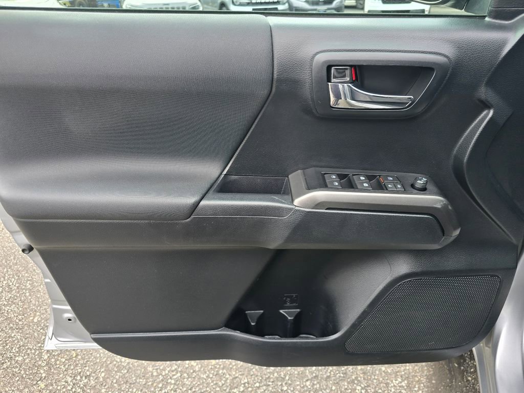 Used 2019 Toyota Tacoma TRD Sport w/ Technology Package image 8