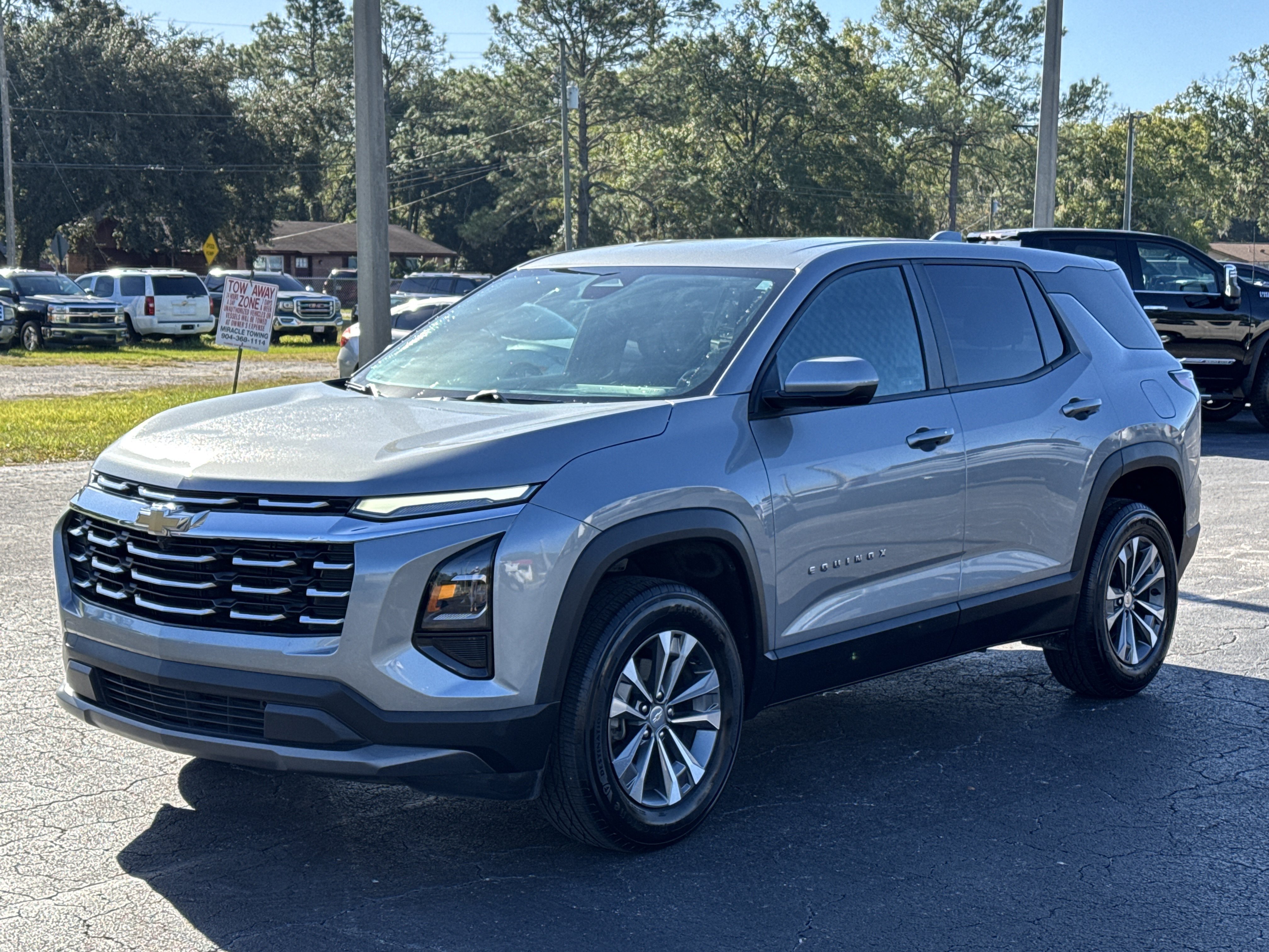 Used 2025 Chevrolet Equinox LT FWD image 5