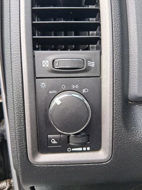Used 2017 RAM 3500 Tradesman w/ Chrome Appearance Group AWD/4WD image 12