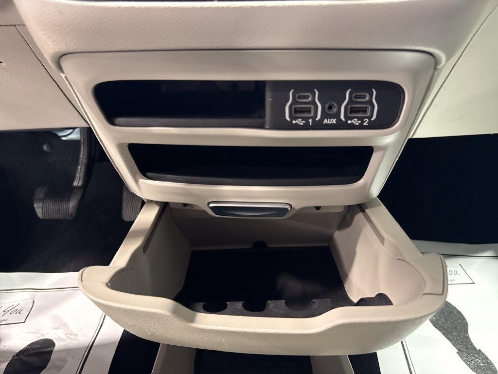 Used 2023 Chrysler Pacifica Touring-L FWD image 21