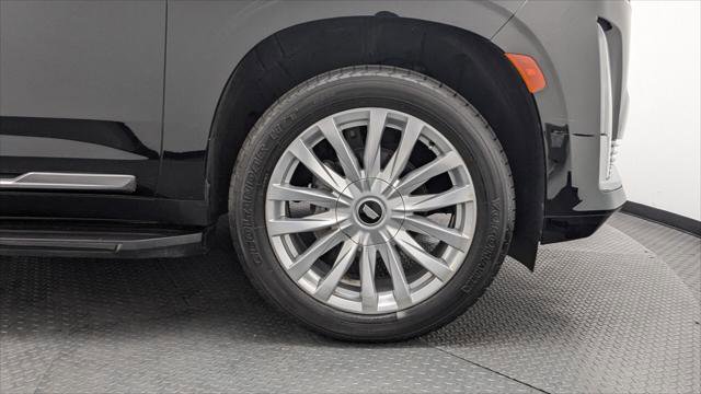Used 2023 Cadillac Escalade Luxury w/ LPO, Floor Liner Package image 32