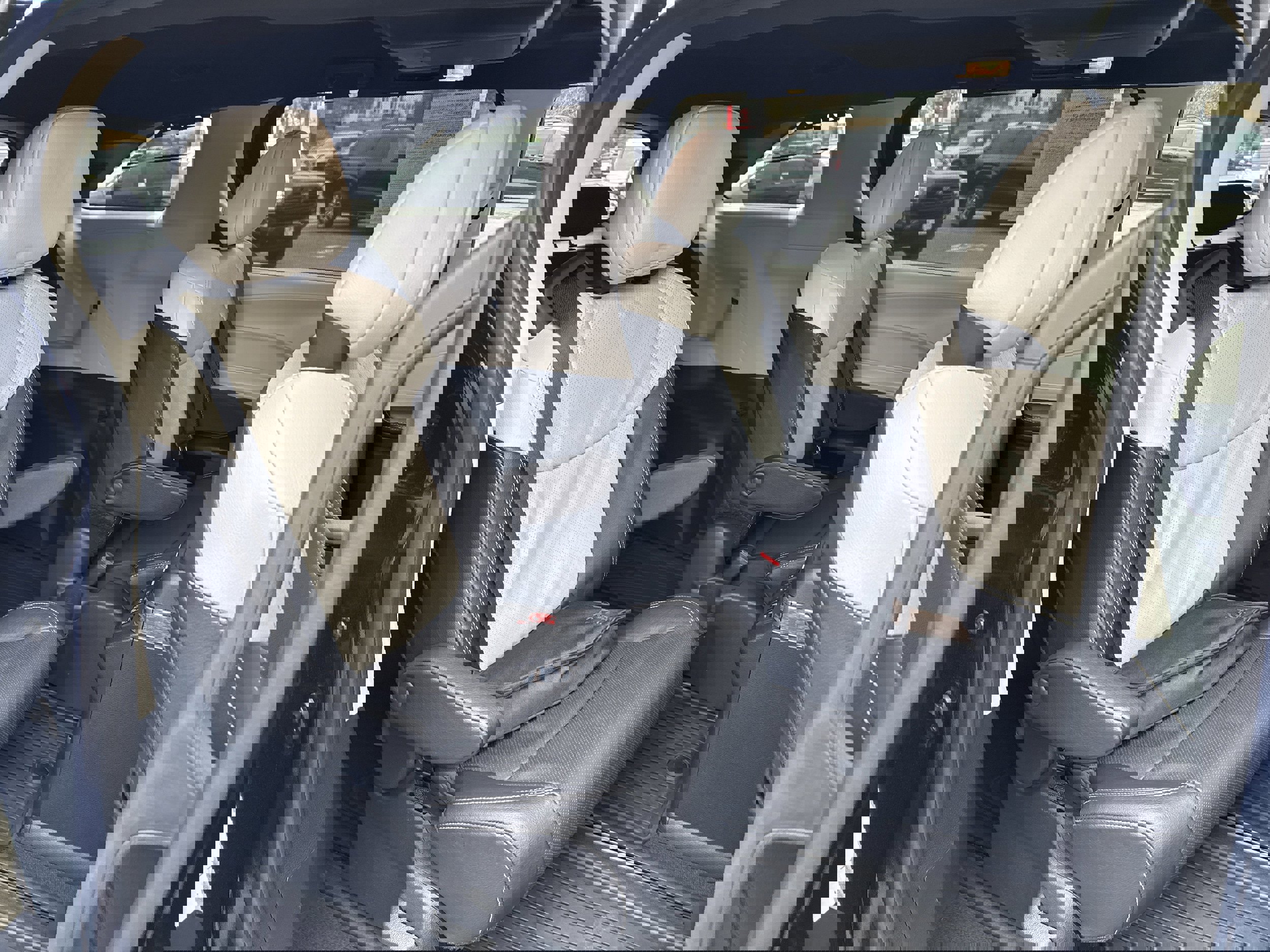 Used 2025 Toyota Sienna Platinum image 31