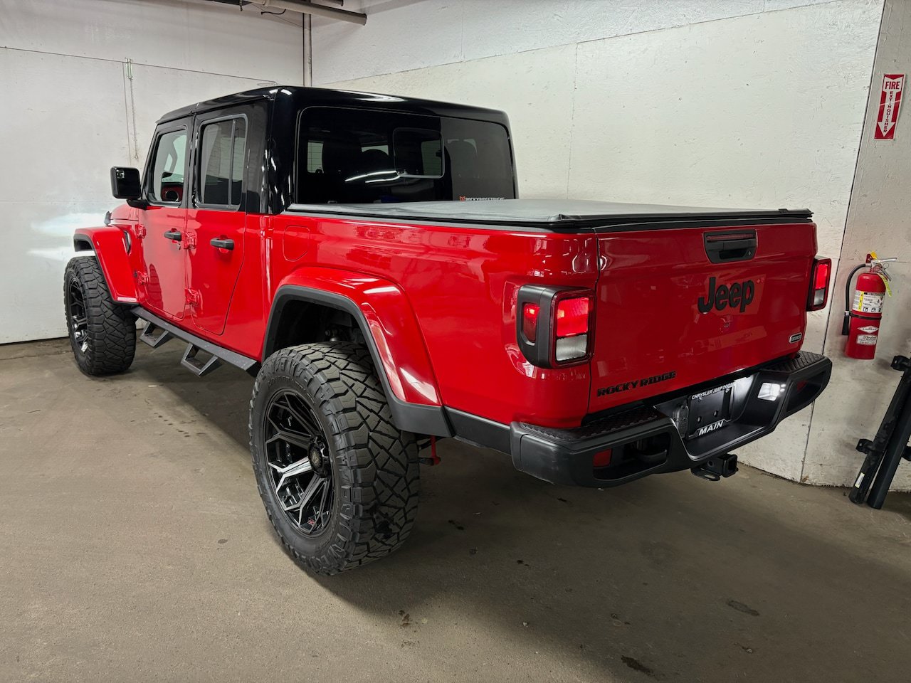 Used 2022 Jeep Gladiator Overland w/ Cold Weather Group AWD/4WD image 7