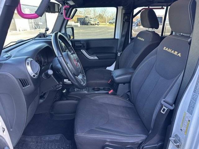 Used 2015 Jeep Wrangler Unlimited Sahara w/ Connectivity Group image 10