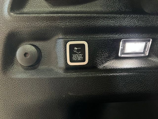 Used 2023 Jeep Grand Cherokee L Limited AWD/4WD image 22