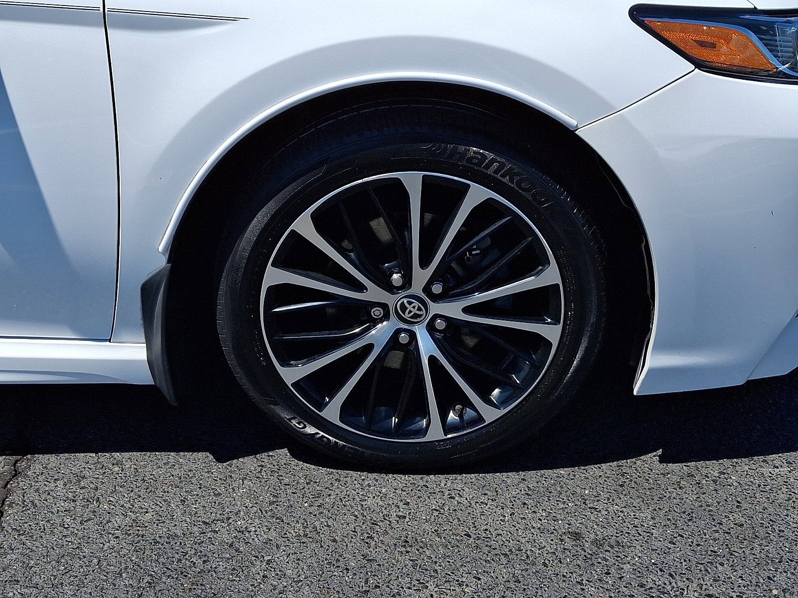Used 2020 Toyota Camry SE FWD image 8