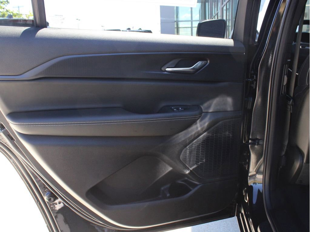 New 2025 Jeep Grand Cherokee L Laredo image 25