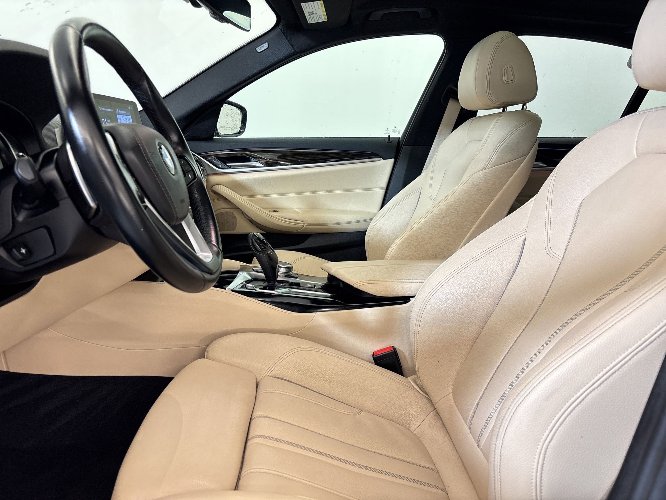 Used 2018 BMW 530e w/ Premium Package 2 RWD image 5
