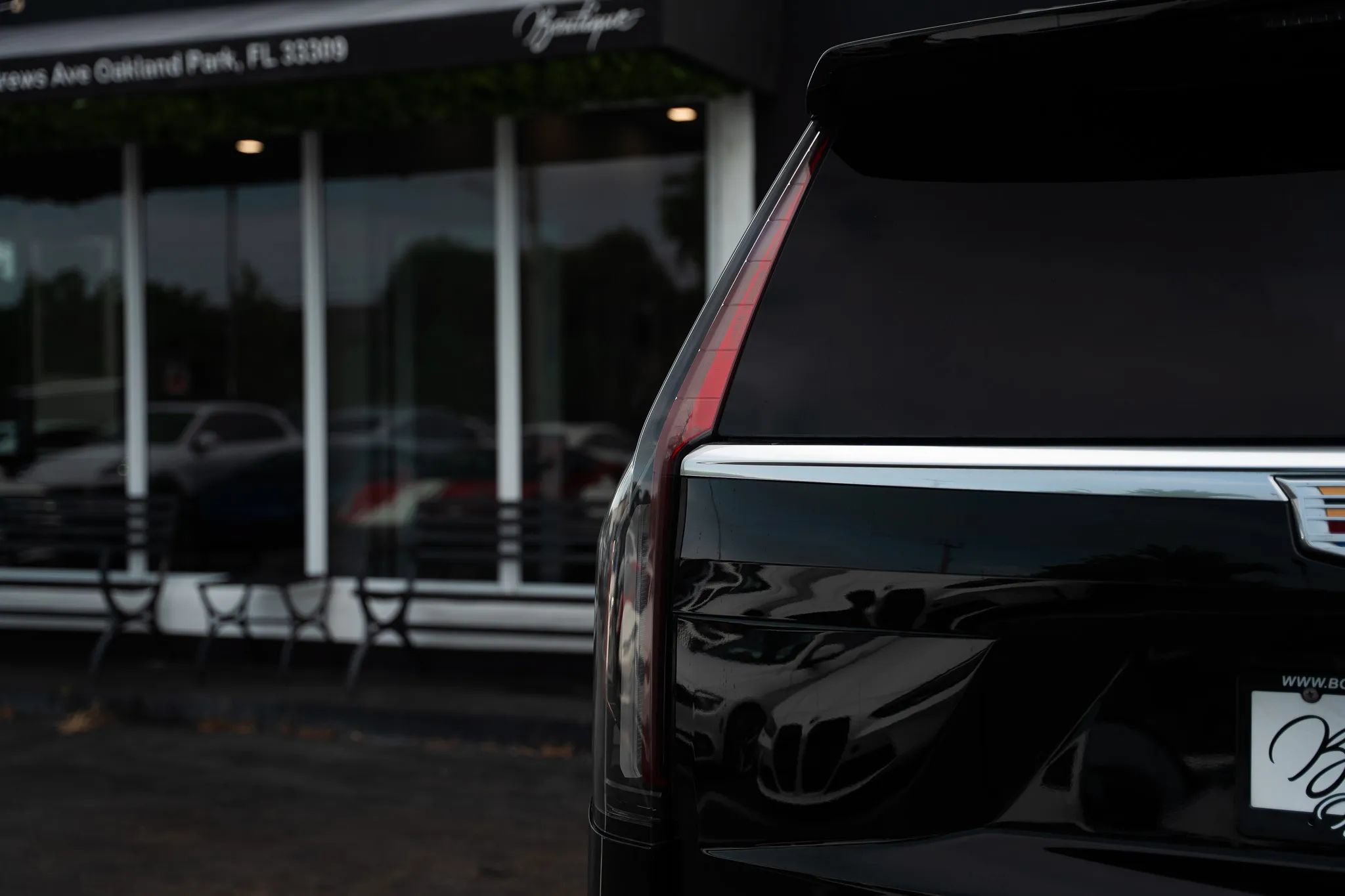 Used 2021 Cadillac Escalade ESV Premium Luxury w/ Performance Package AWD/4WD image 21