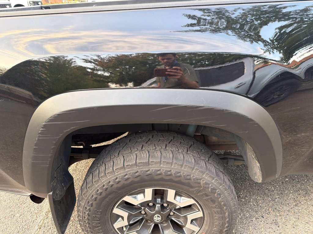 Used 2017 Toyota Tacoma TRD Off-Road w/ Premium & Technology Package AWD/4WD image 8