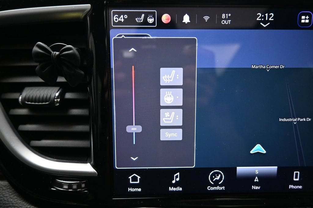 Used 2024 Chrysler Pacifica Limited w/ Uconnect Theater Family Group FWD image 22