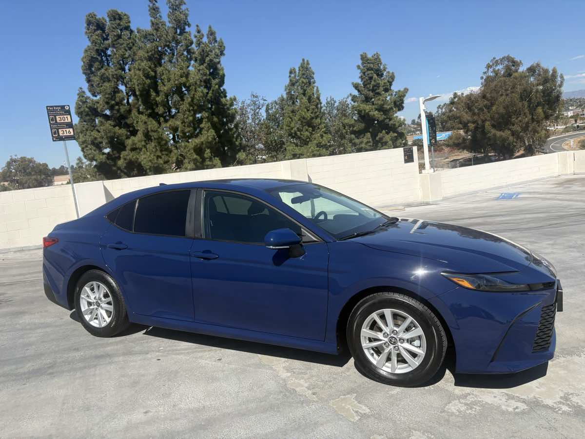 Used 2025 Toyota Camry LE FWD image 27