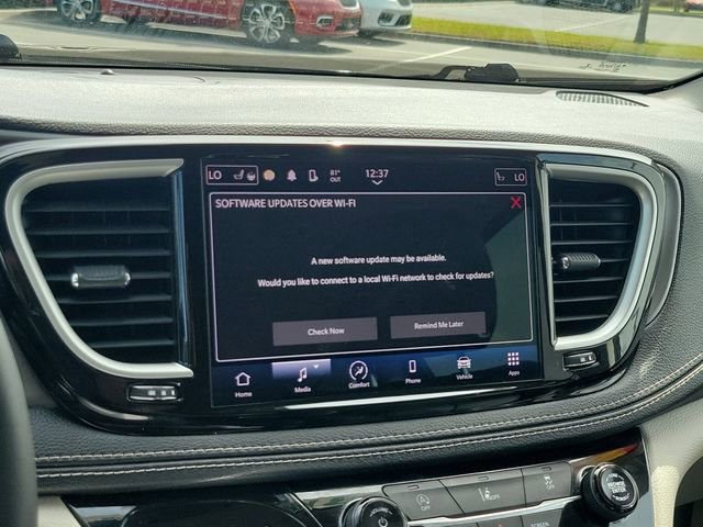 Used 2022 Chrysler Pacifica Touring-L AWD/4WD image 23