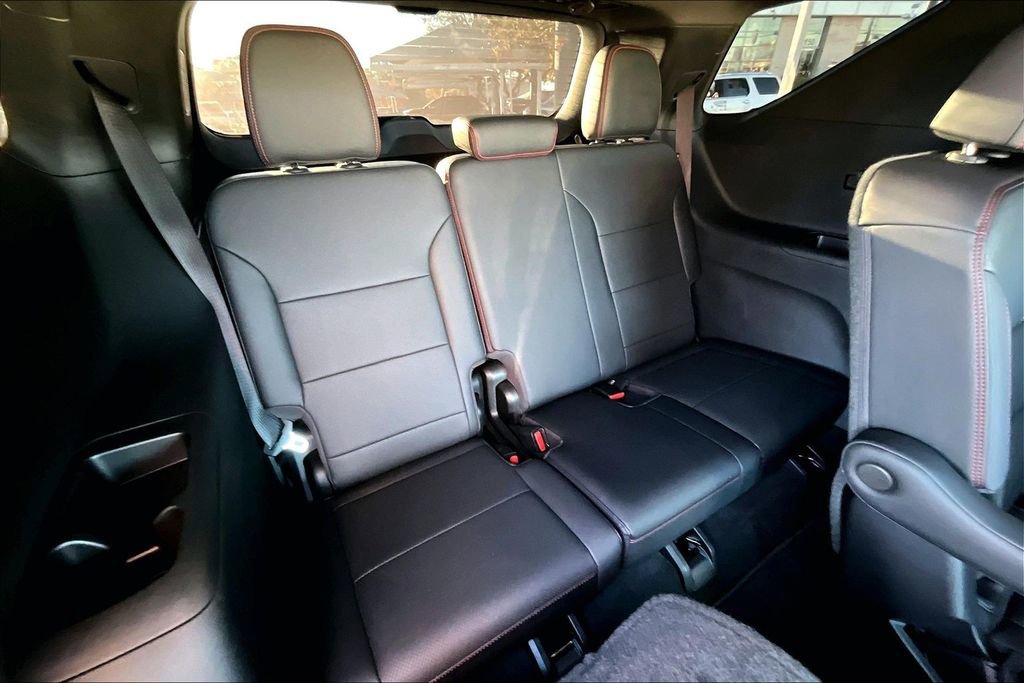 Used 2024 Chevrolet Traverse RS image 38