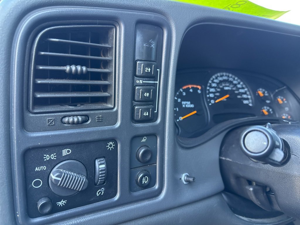 Used 2004 Chevrolet Silverado 2500 LT w/ Heavy-Duty Power Package image 19