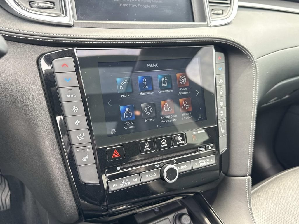 Used 2023 INFINITI QX50 Luxe AWD/4WD image 3