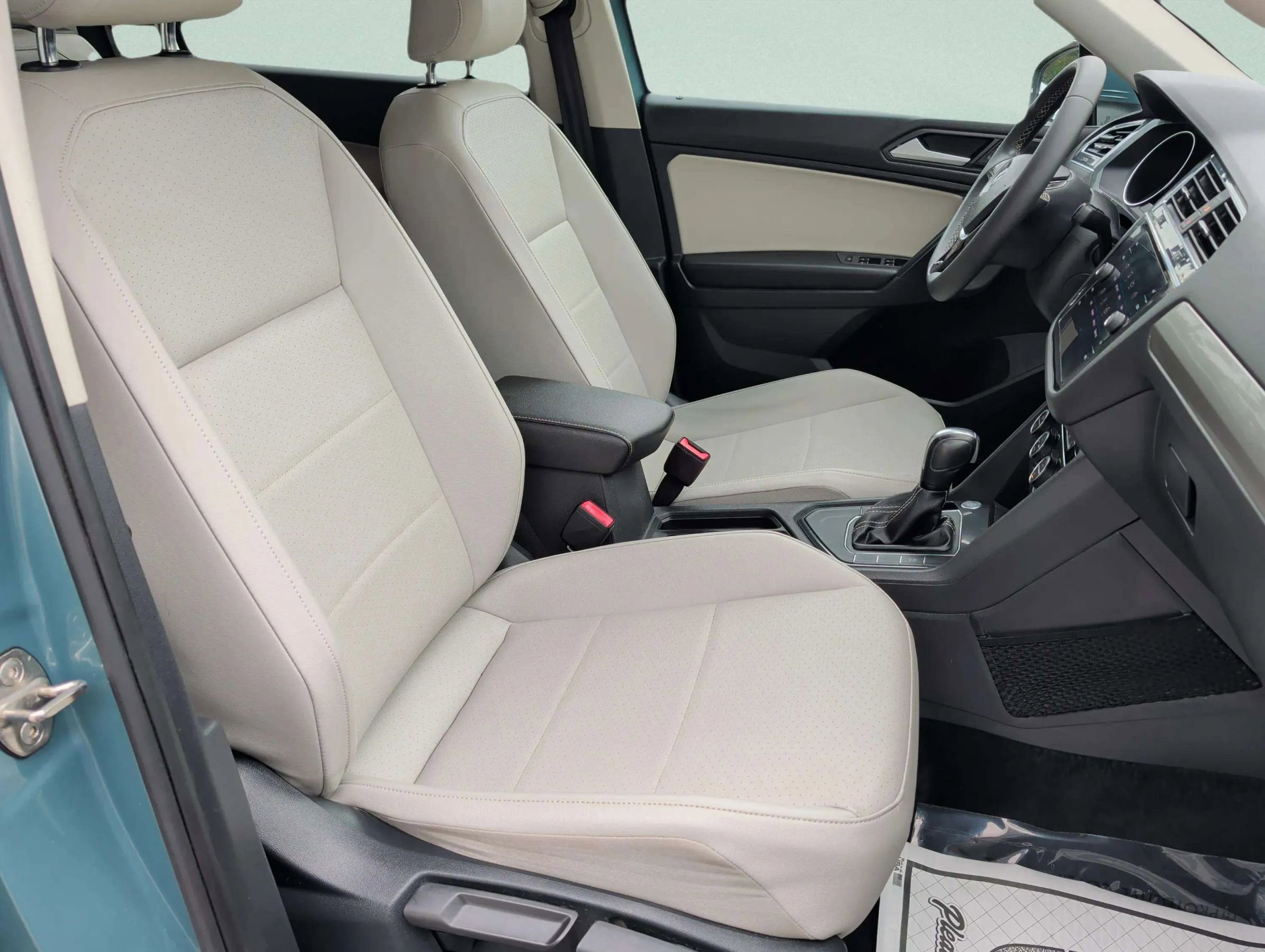 Used 2021 Volkswagen Tiguan SE image 14