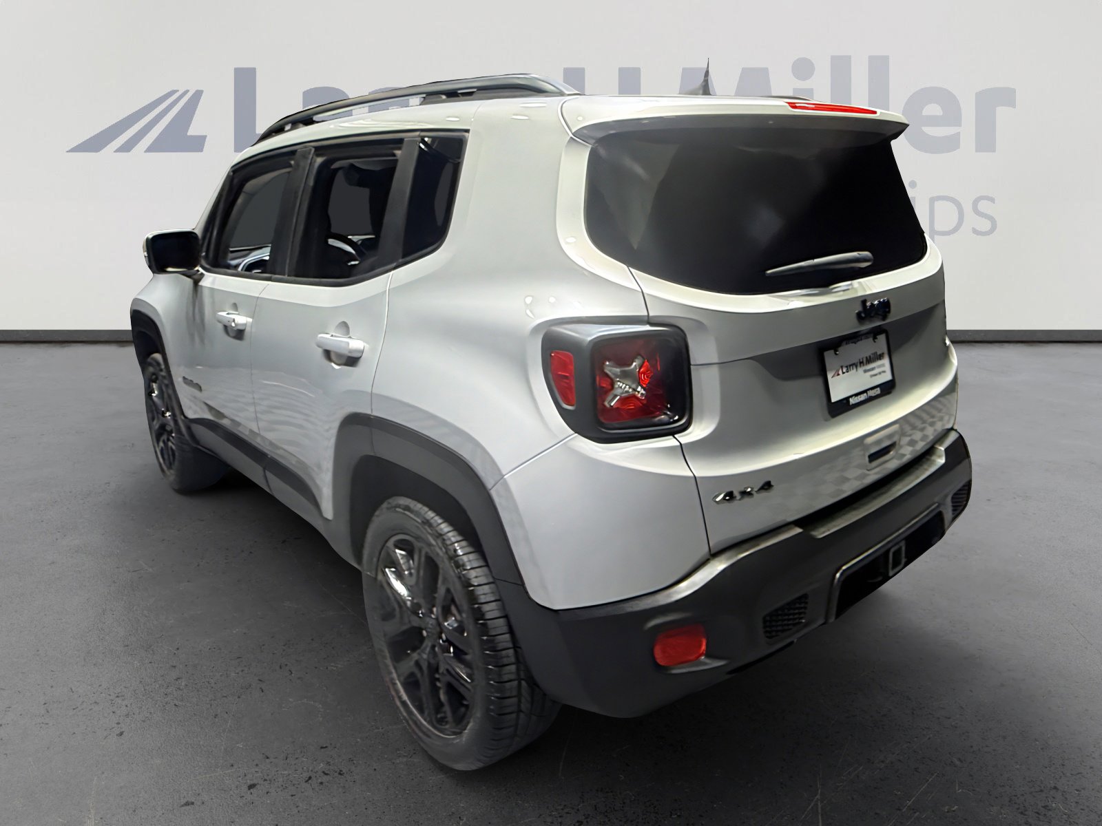 Used 2018 Jeep Renegade Altitude AWD/4WD image 3