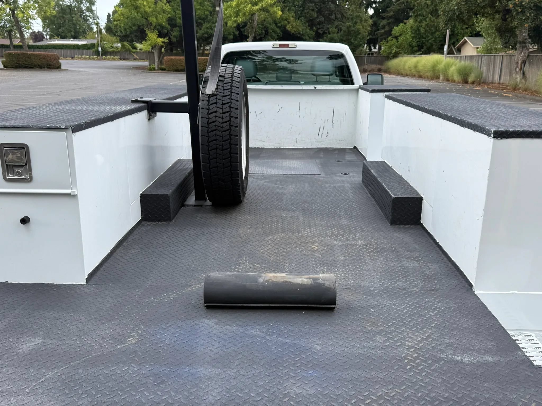 Used 2012 Ford F550 2WD Regular Cab Super Duty w/ Payload Upgrade Pkg image 5