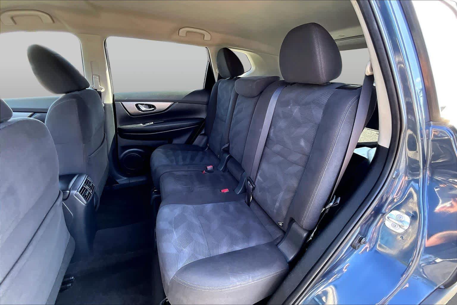 Used 2016 Nissan Rogue SV FWD image 17