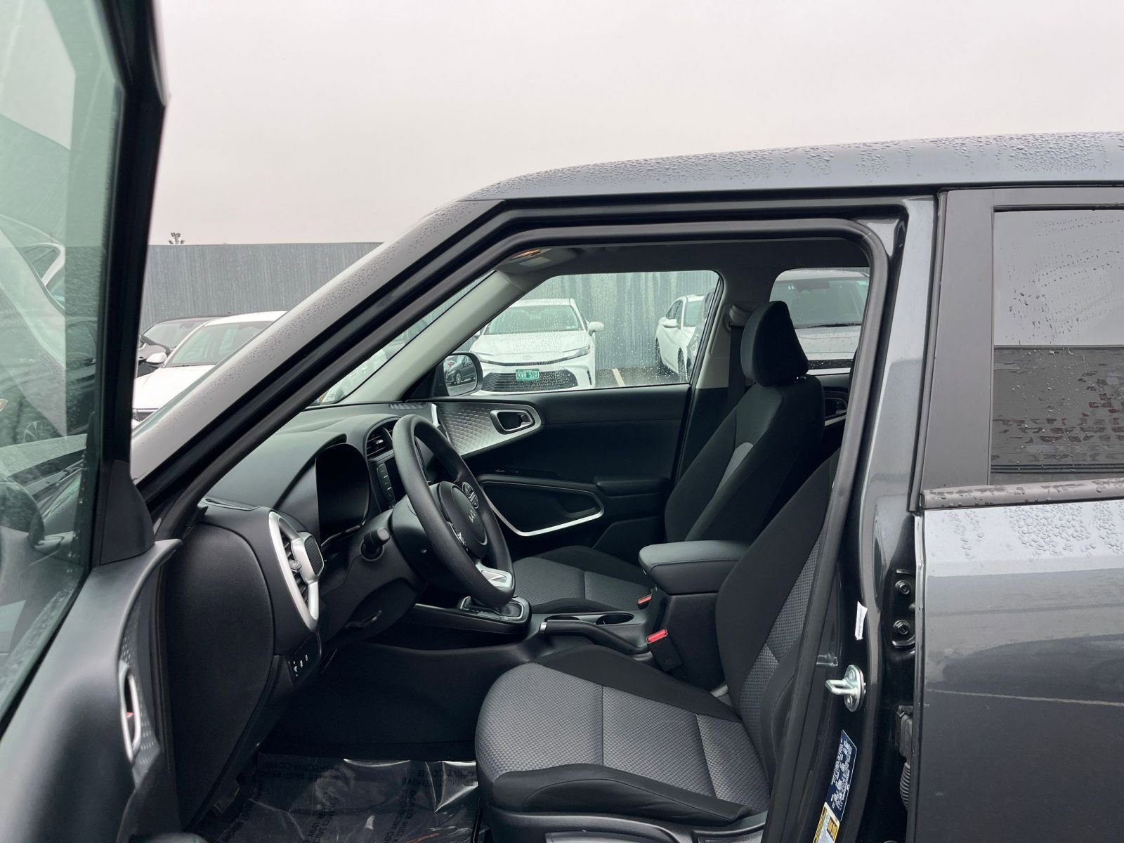 Used 2025 Kia Soul LX w/ LX Technology Package FWD image 25