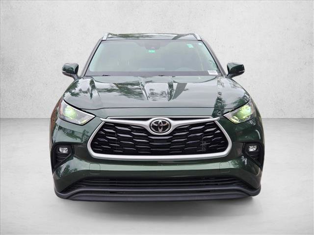 Used 2023 Toyota Highlander XLE FWD video 2