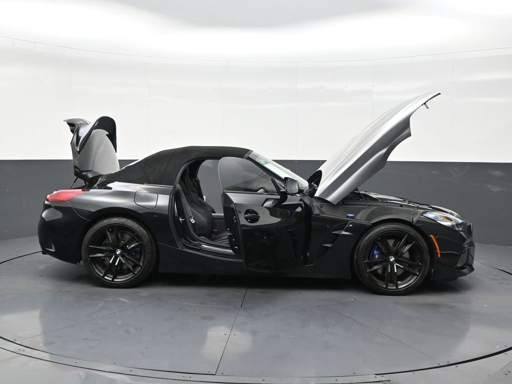 Used 2024 BMW Z4 M40i w/ Premium Package image 30