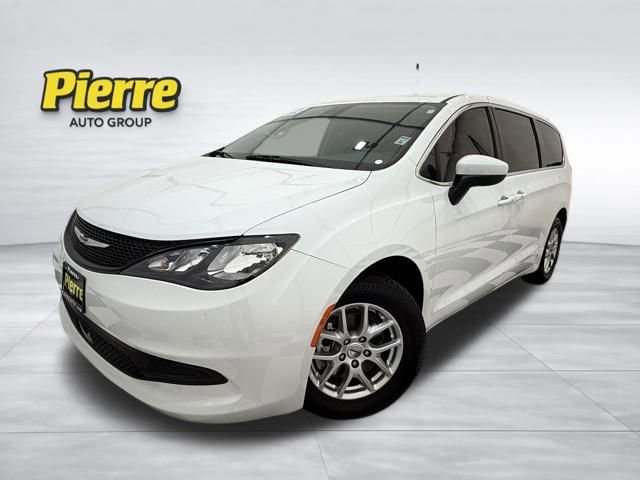 Used 2023 Chrysler Voyager LX image 1