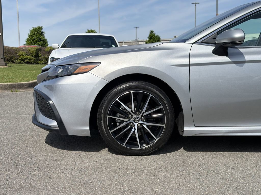 Used 2024 Toyota Camry SE image 9