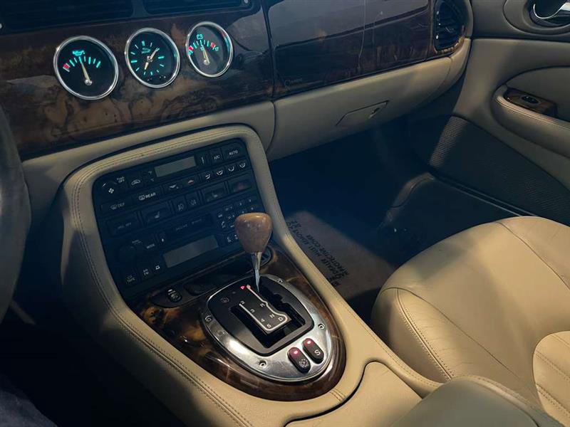 Used 2006 Jaguar XK8 Convertible image 25