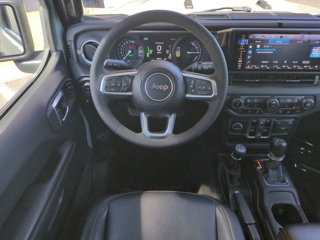 Used 2024 Jeep Wrangler Unlimited Sahara w/ Technology Group AWD/4WD image 16