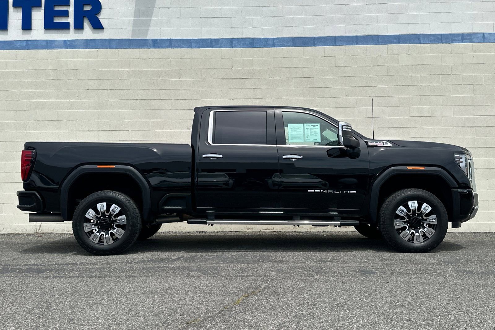 Certified 2024 GMC Sierra 2500 Denali w/ Denali Reserve Package image 3