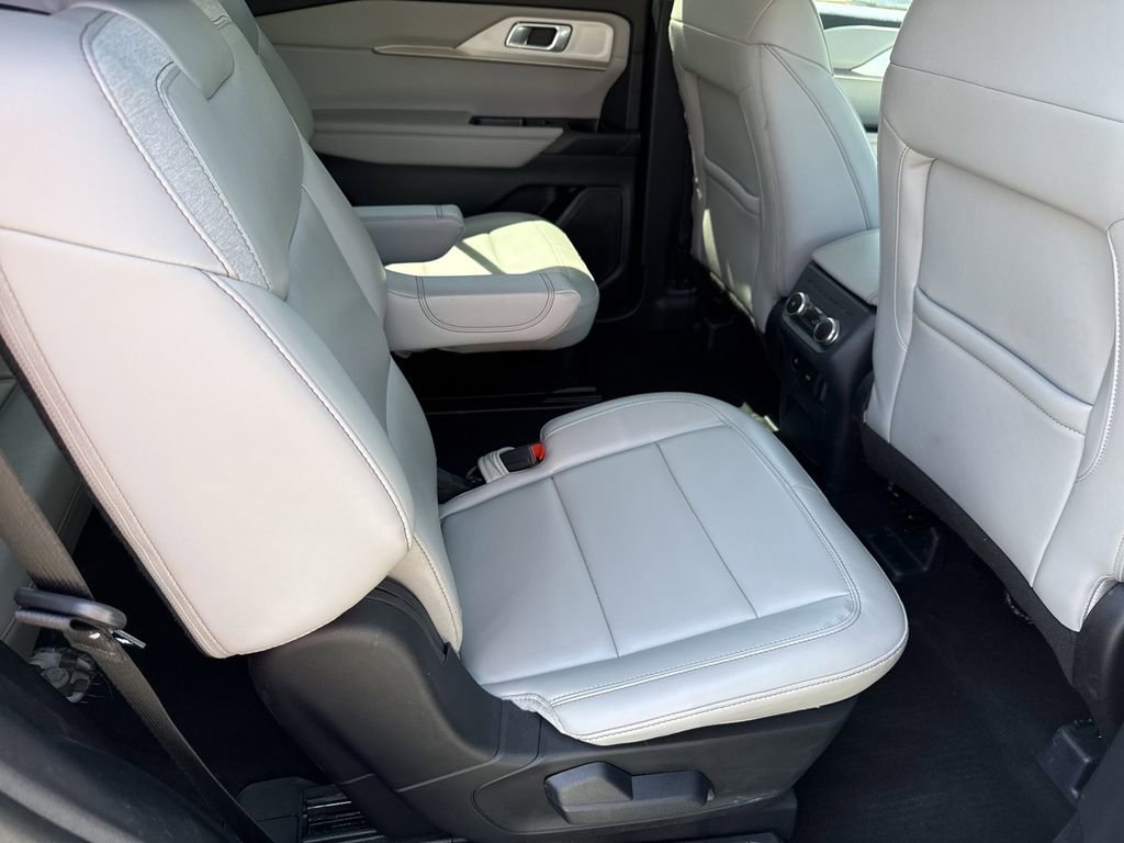 Used 2025 Ford Explorer Active w/ Active Comfort Package AWD/4WD image 24