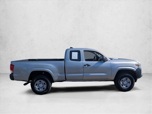 Used 2017 Toyota Tacoma SR AWD/4WD image 4