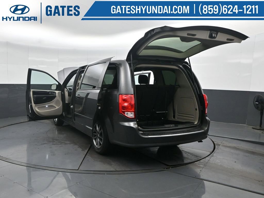 Used 2016 Dodge Grand Caravan SE image 53