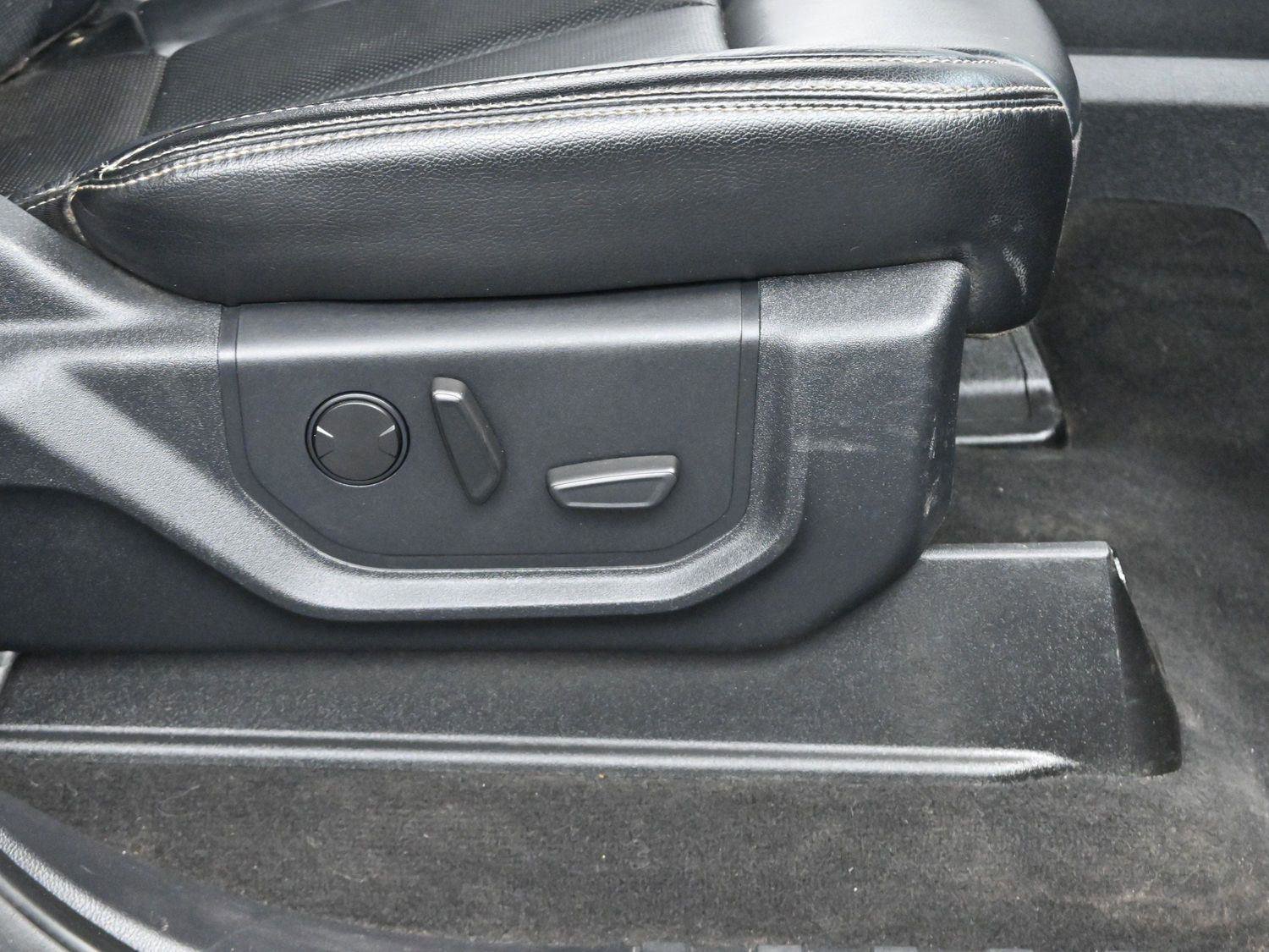 Used 2020 Ford F350 Lariat w/ Lariat Value Package image 32