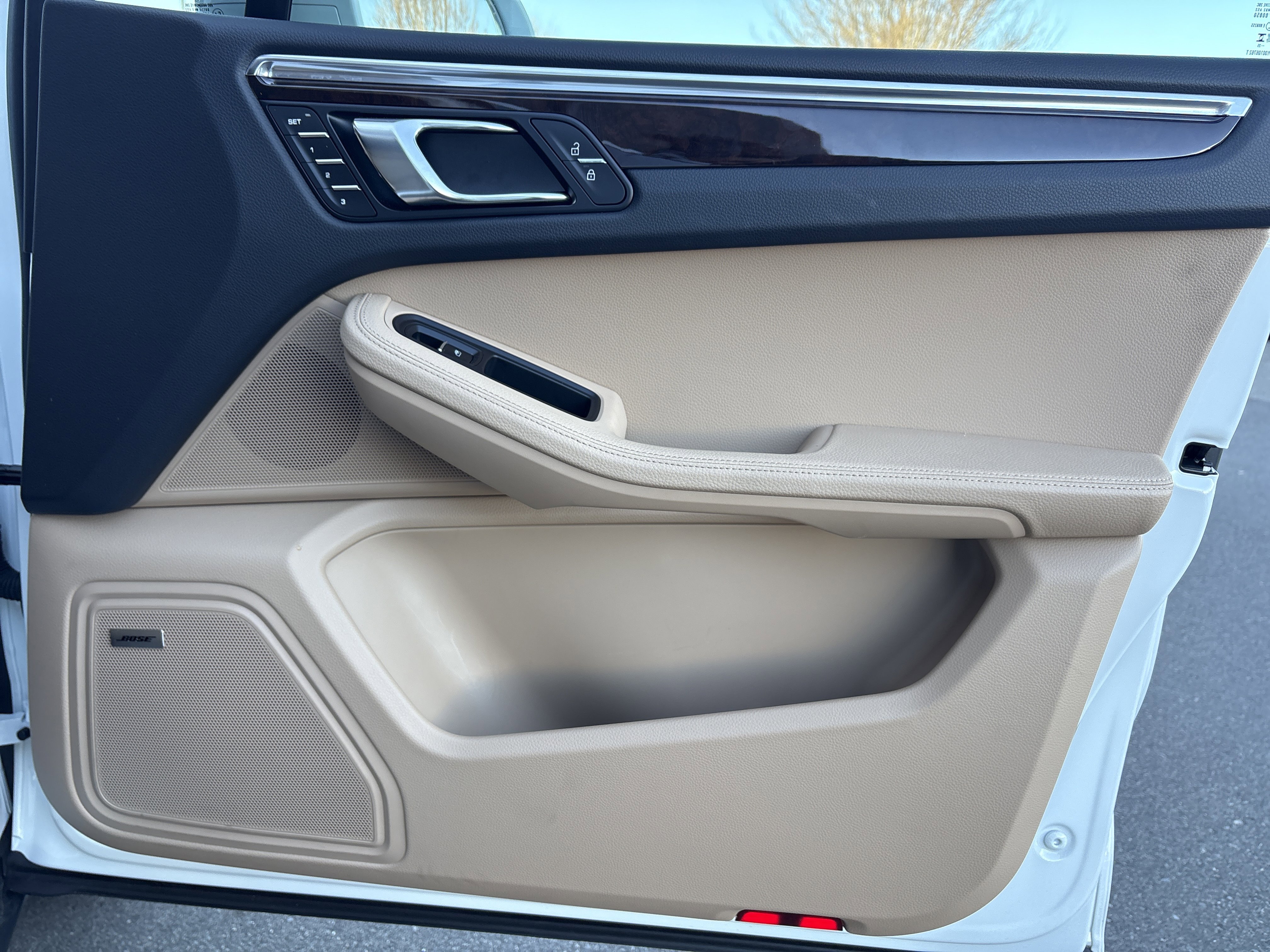 Certified 2025 Porsche Macan image 31