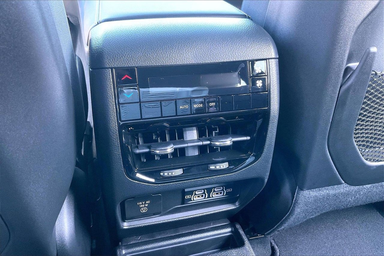 New 2025 Jeep Grand Cherokee L Laredo w/ Luxury Tech Group I image 16