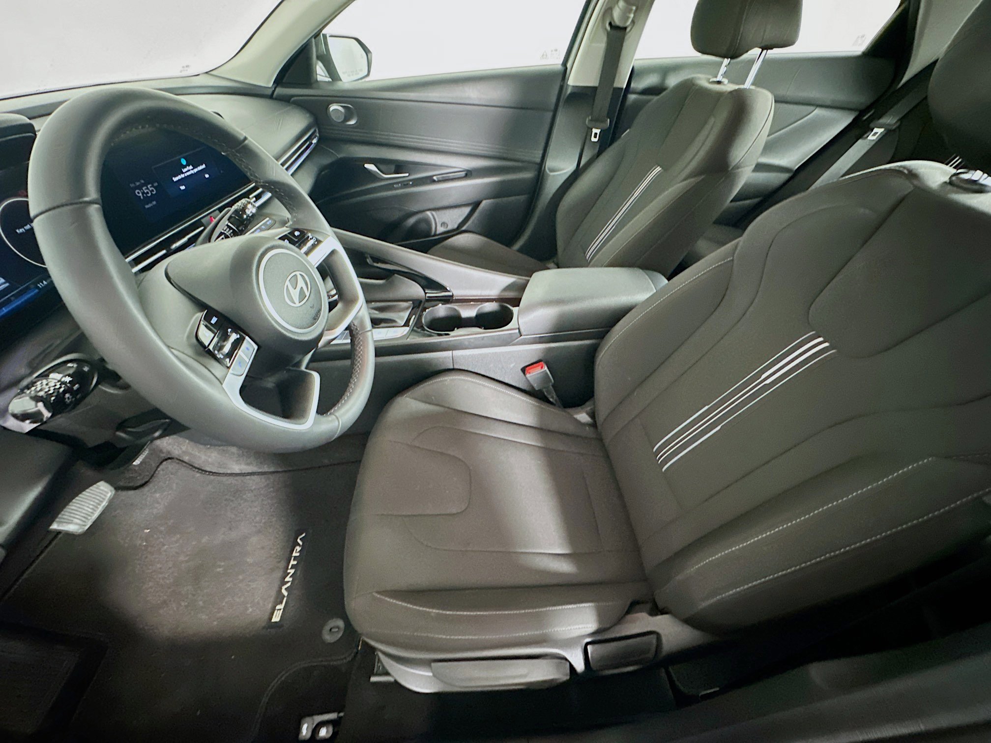 Used 2025 Hyundai Elantra SEL image 13