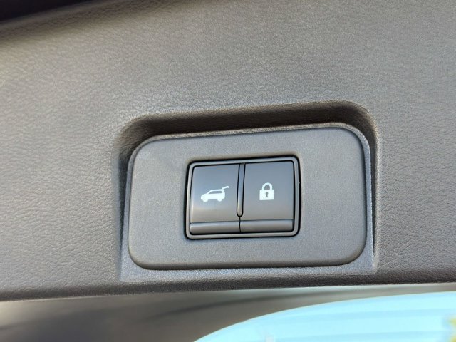 Used 2025 Nissan Rogue SV AWD/4WD image 23
