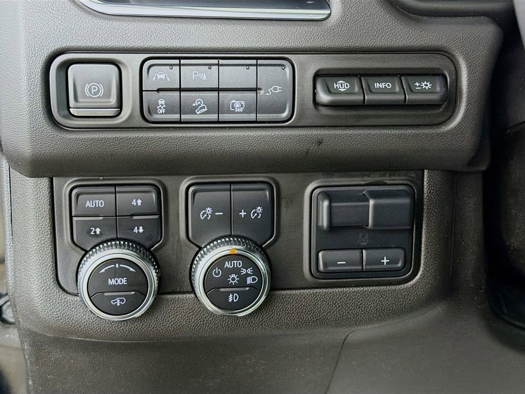 Used 2022 GMC Yukon XL AT4 w/ AT4 Premium Plus Package AWD/4WD image 11