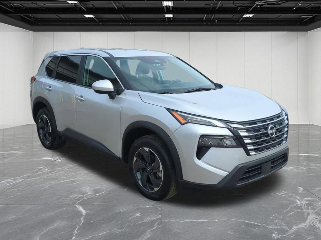 Used 2025 Nissan Rogue SV image 2