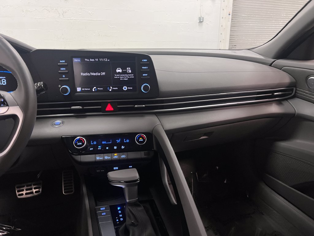 Used 2025 Hyundai Elantra Sport FWD image 17