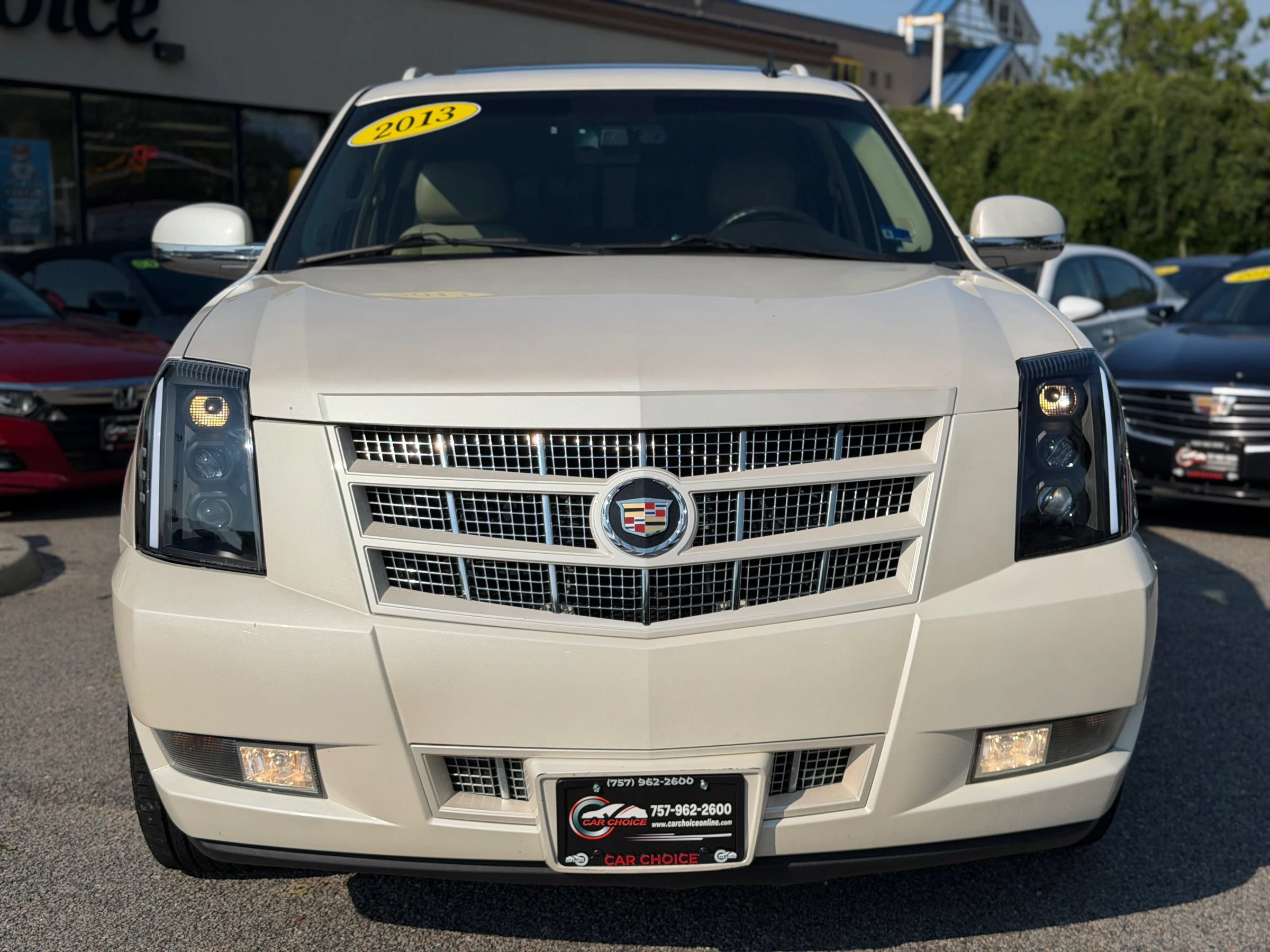 Used 2013 Cadillac Escalade ESV Premium RWD image 2