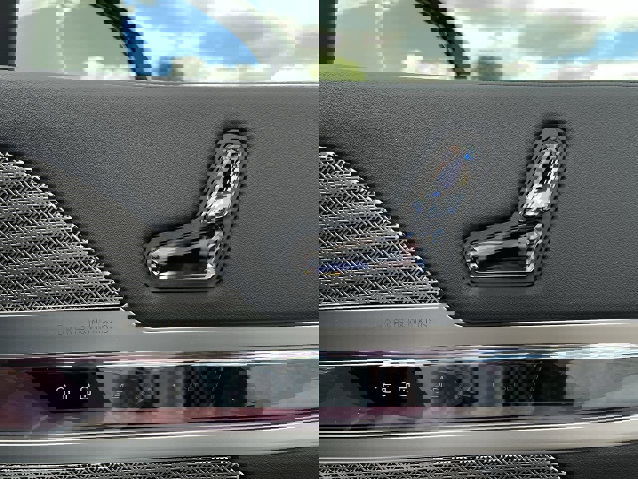 Used 2025 BMW i7 eDrive50 w/ M Sport Package image 37